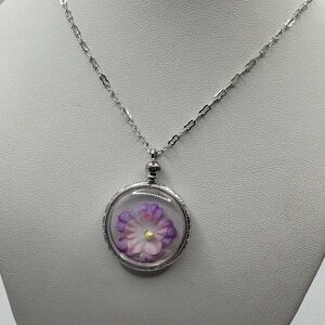 Vintage 1982 Avon Collectors Locket 24” Silver Tone Necklace‎ Silk Flower
